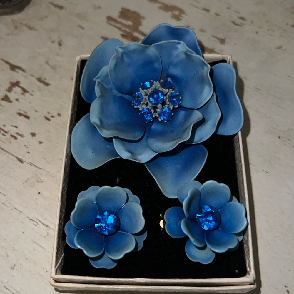 Vintage flower blue enamel and crystal brooch & clip on earrings set